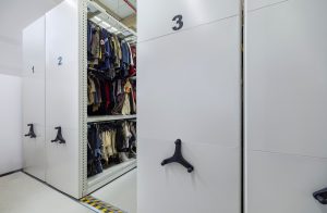 מערכת קומפקטוס לתליית תלבושות