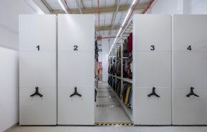 מערכת קומפקטוס לתליית תלבושות