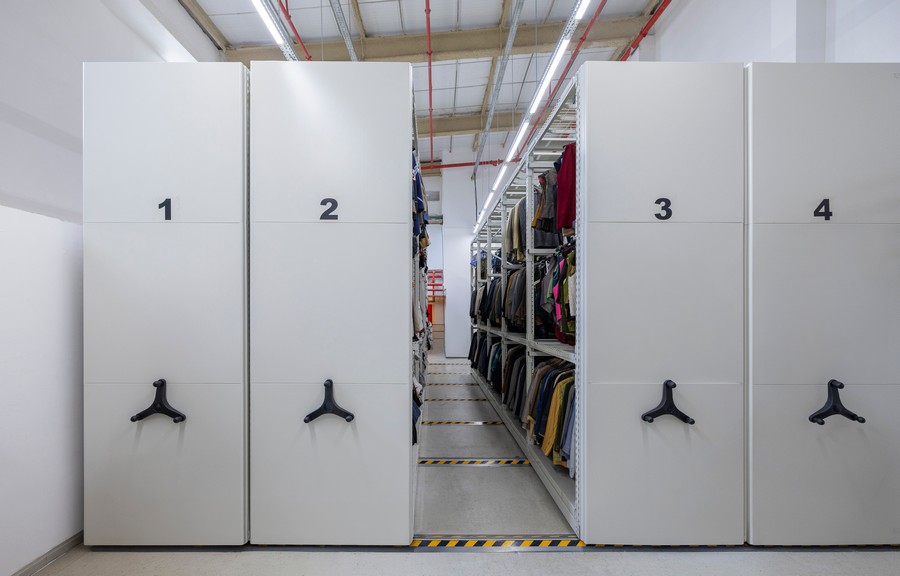 מערכת קומפקטוס לתליית תלבושות