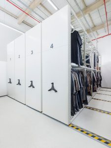 מערכת קומפקטוס לתליית תלבושות